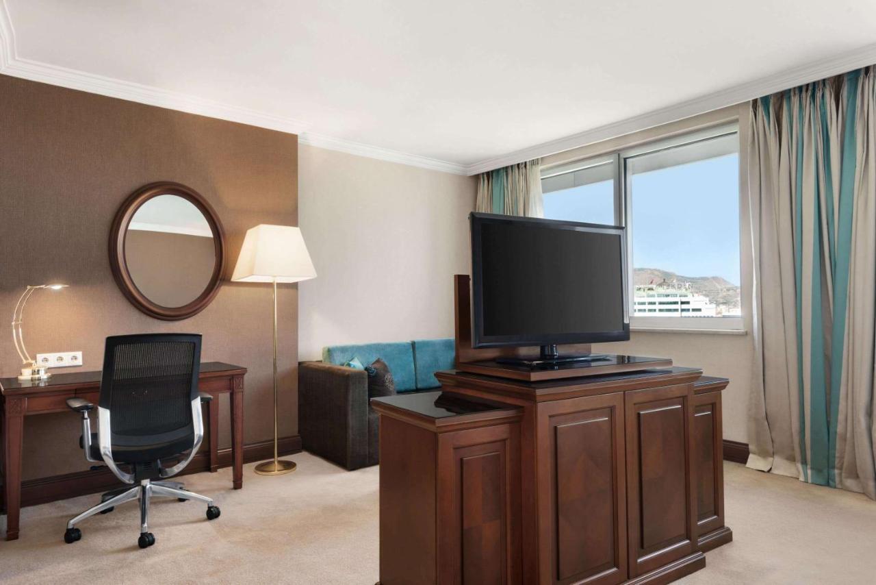 Wyndham Grand Kayseri Ngoại thất bức ảnh A room at the Hilton Athens